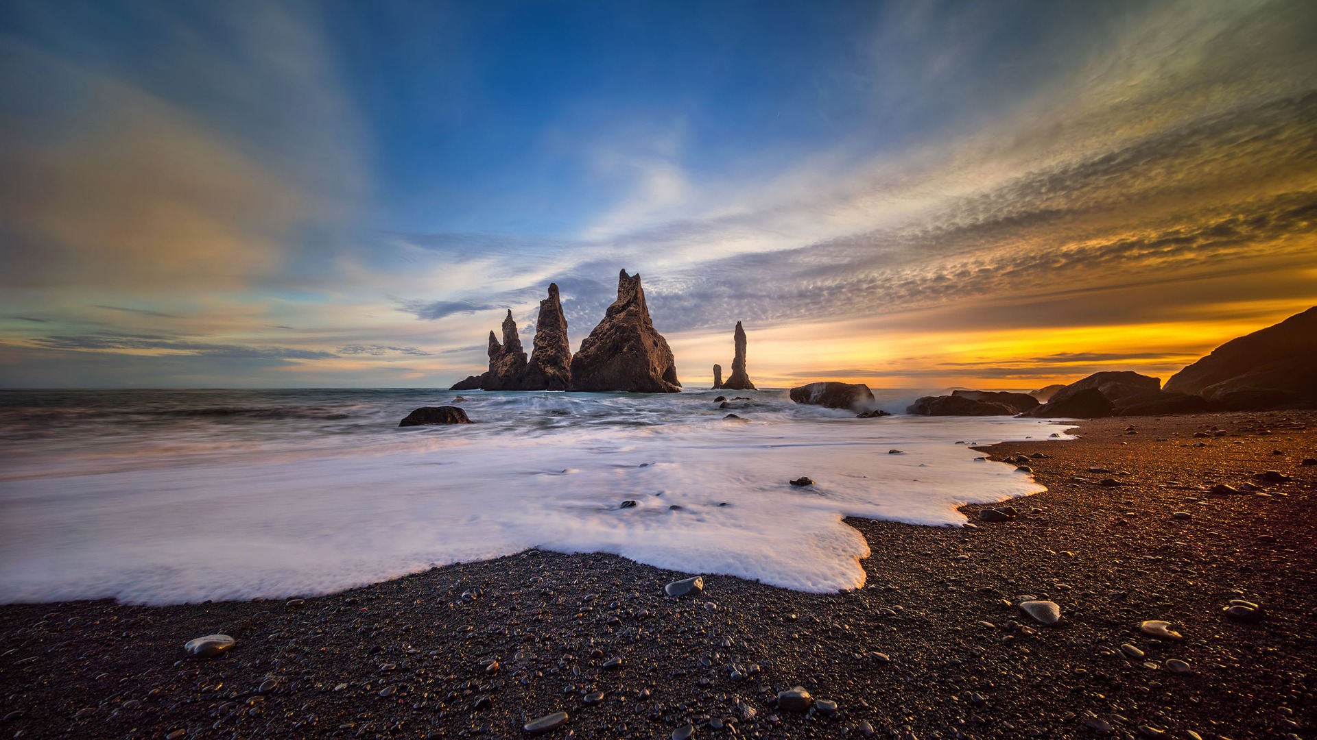 Trolls de piedra de Vik, Islandia